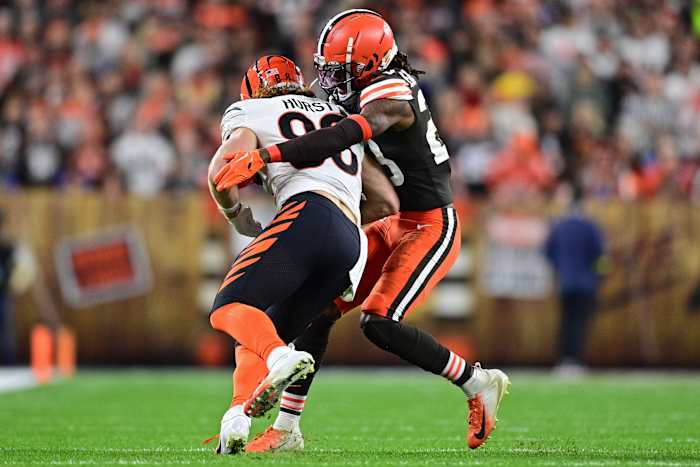 Martin Emerson Jr. tackles a Bengals player